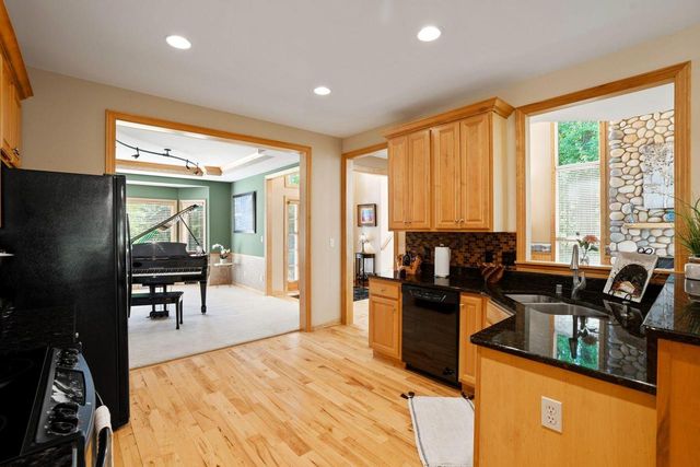 W305N2373 Maple AVENUE, Pewaukee, WI 53072