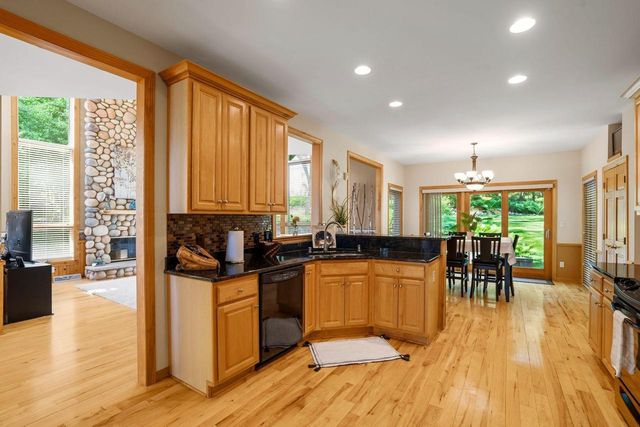 W305N2373 Maple AVENUE, Pewaukee, WI 53072