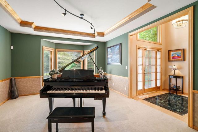 W305N2373 Maple AVENUE, Pewaukee, WI 53072