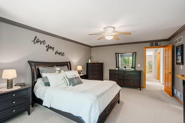 W305N2373 Maple AVENUE, Pewaukee, WI 53072