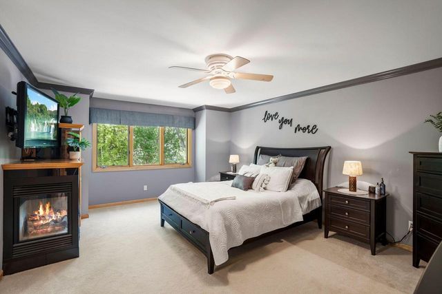 W305N2373 Maple AVENUE, Pewaukee, WI 53072