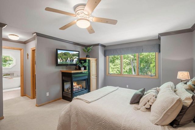 W305N2373 Maple AVENUE, Pewaukee, WI 53072
