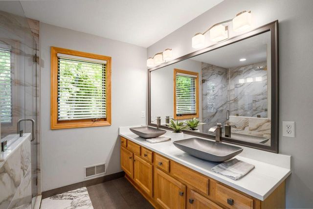 W305N2373 Maple AVENUE, Pewaukee, WI 53072