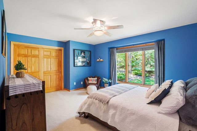 W305N2373 Maple AVENUE, Pewaukee, WI 53072
