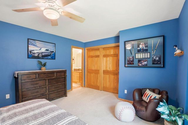 W305N2373 Maple AVENUE, Pewaukee, WI 53072