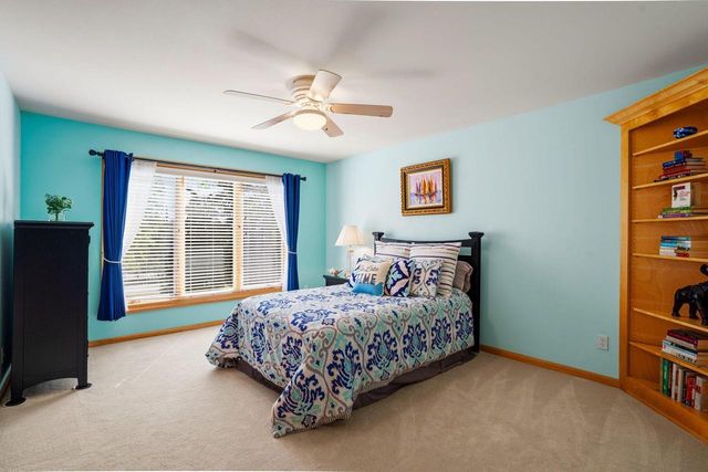 W305N2373 Maple AVENUE, Pewaukee, WI 53072