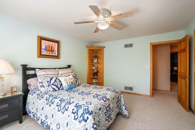 W305N2373 Maple AVENUE, Pewaukee, WI 53072