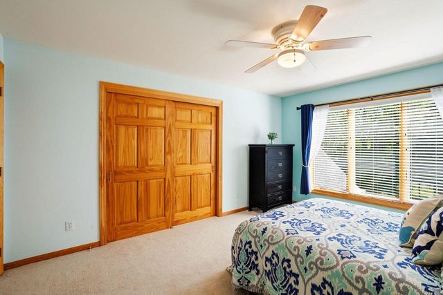 W305N2373 Maple AVENUE, Pewaukee, WI 53072