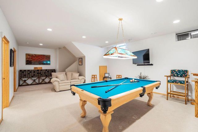 W305N2373 Maple AVENUE, Pewaukee, WI 53072