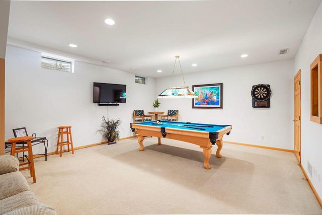 W305N2373 Maple AVENUE, Pewaukee, WI 53072