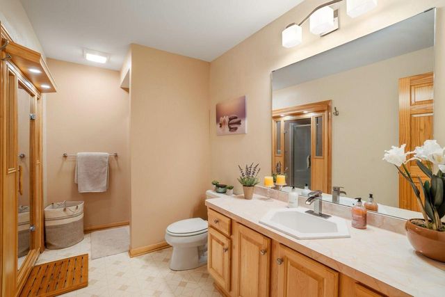 W305N2373 Maple AVENUE, Pewaukee, WI 53072