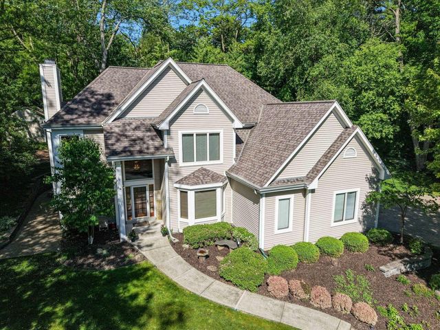 W305N2373 Maple AVENUE, Pewaukee, WI 53072
