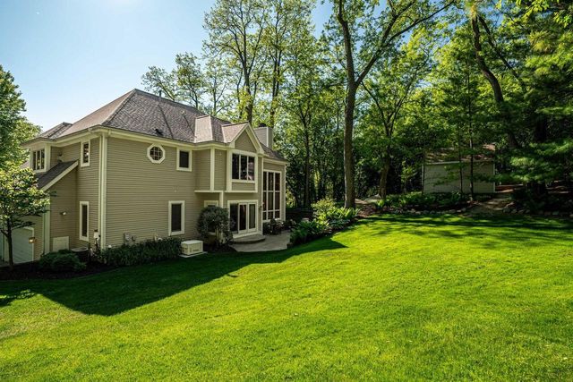 W305N2373 Maple AVENUE, Pewaukee, WI 53072