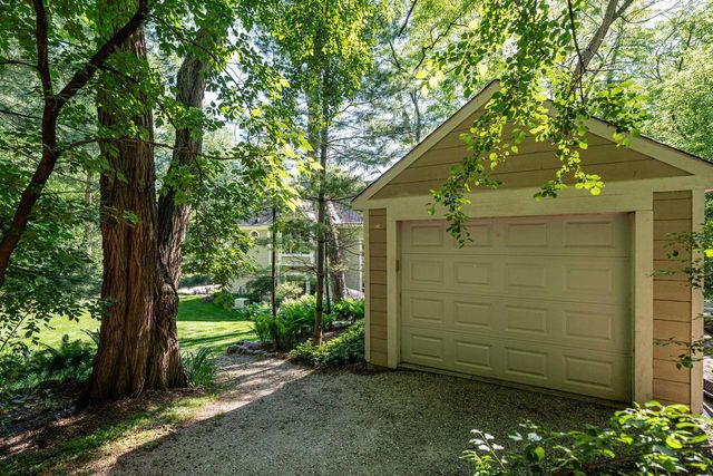 W305N2373 Maple AVENUE, Pewaukee, WI 53072