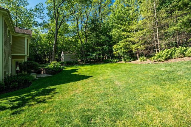 W305N2373 Maple AVENUE, Pewaukee, WI 53072