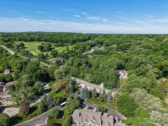 W305N2373 Maple AVENUE, Pewaukee, WI 53072