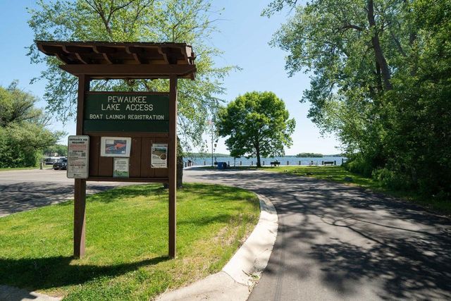 W305N2373 Maple AVENUE, Pewaukee, WI 53072