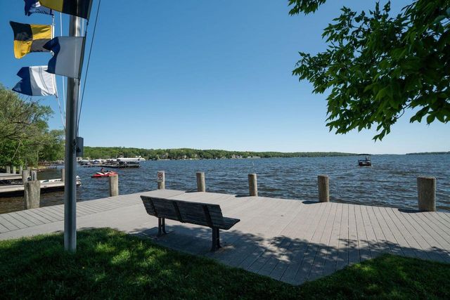 W305N2373 Maple AVENUE, Pewaukee, WI 53072