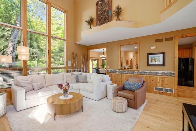 W305N2373 Maple AVENUE, Pewaukee, WI 53072