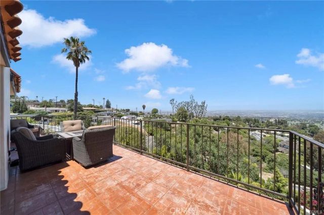 3 Mustang Road, Rancho Palos Verdes, CA 90275