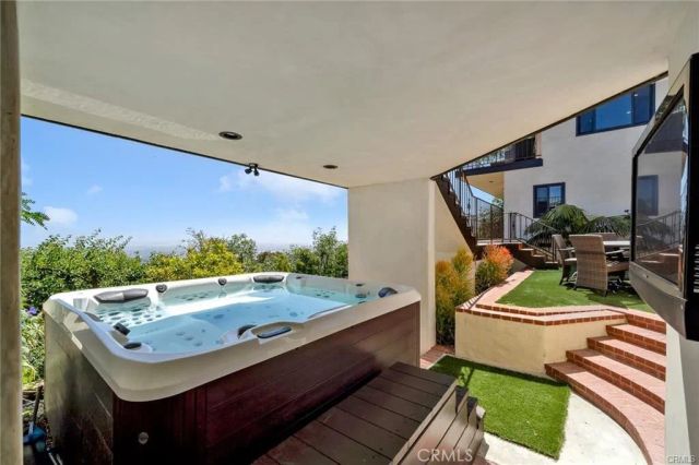 3 Mustang Road, Rancho Palos Verdes, CA 90275