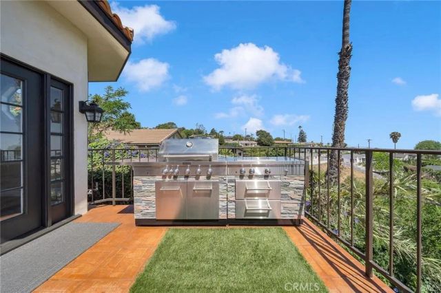 3 Mustang Road, Rancho Palos Verdes, CA 90275