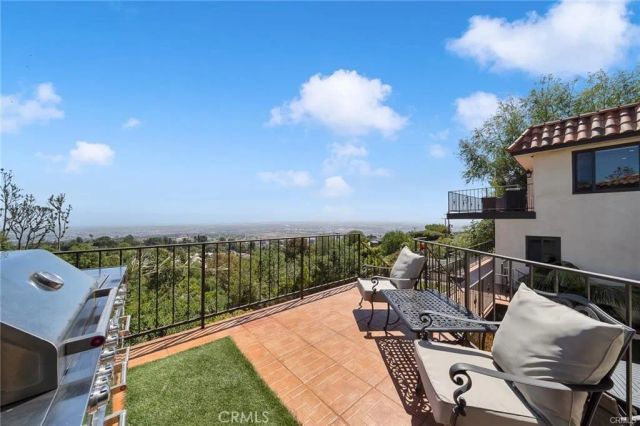 3 Mustang Road, Rancho Palos Verdes, CA 90275