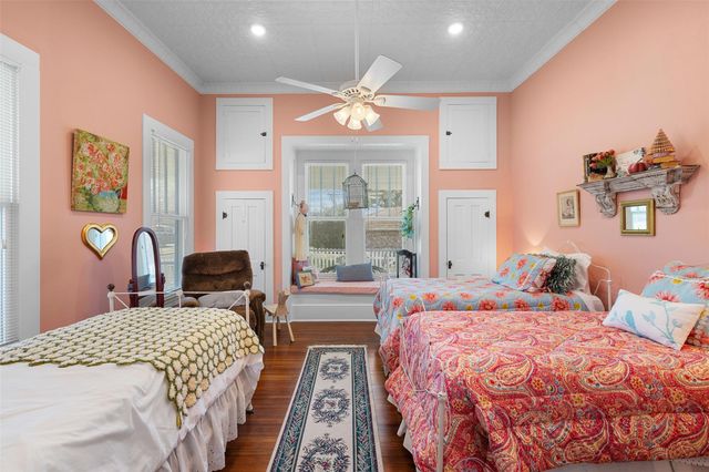 542 S Main Street, La Grange, TX 78945