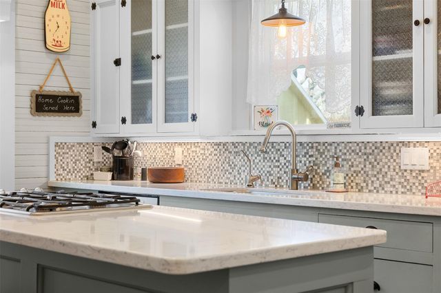 542 S Main Street, La Grange, TX 78945