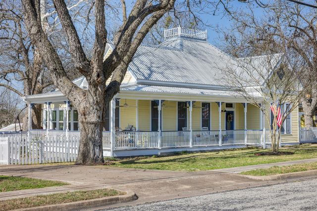 542 S Main Street, La Grange, TX 78945