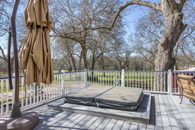 542 S Main Street, La Grange, TX 78945