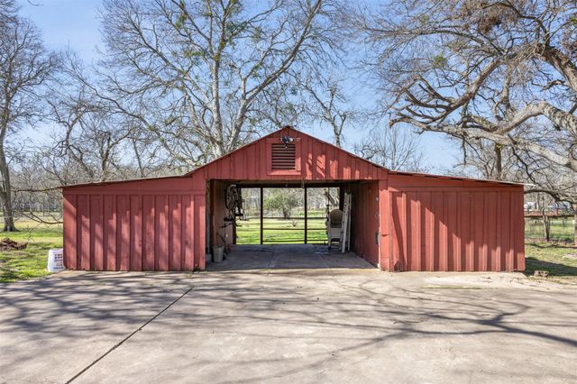 542 S Main Street, La Grange, TX 78945