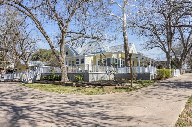 542 S Main Street, La Grange, TX 78945