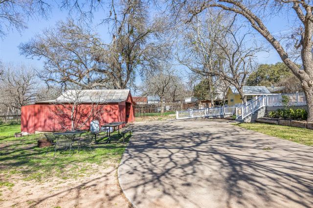 542 S Main Street, La Grange, TX 78945