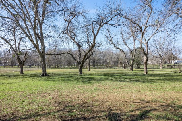 542 S Main Street, La Grange, TX 78945