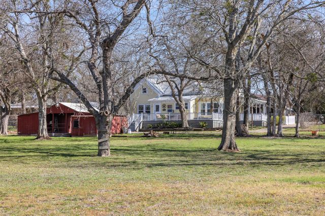 542 S Main Street, La Grange, TX 78945
