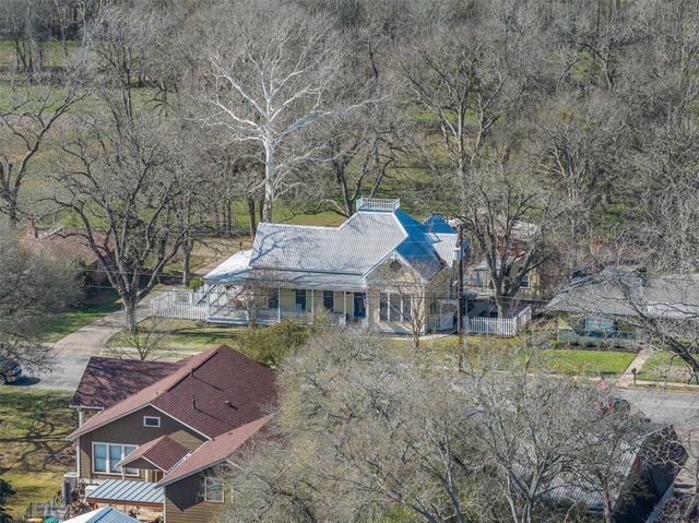 542 S Main Street, La Grange, TX 78945