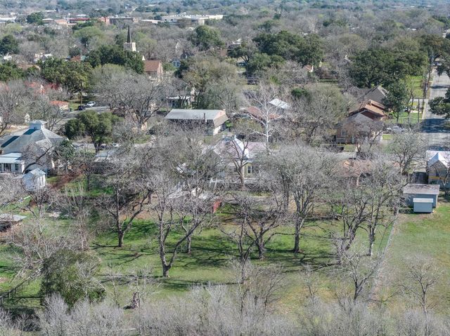 542 S Main Street, La Grange, TX 78945