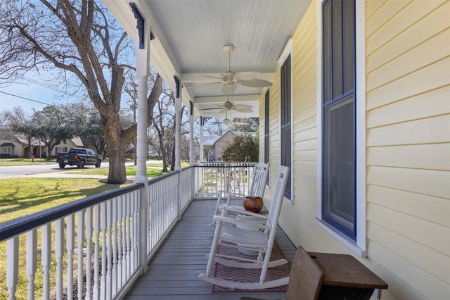 542 S Main Street, La Grange, TX 78945