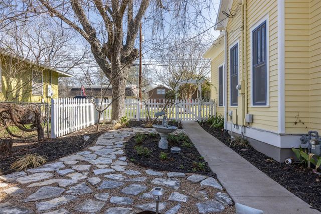 542 S Main Street, La Grange, TX 78945