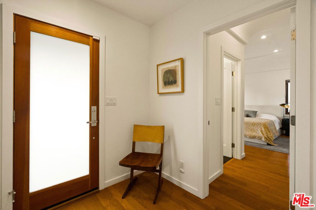 Image 10 of property listing at 1126 Grant Avenue, Venice, CA 90291