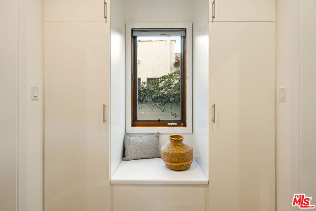 Image 17 of property listing at 1126 Grant Avenue, Venice, CA 90291