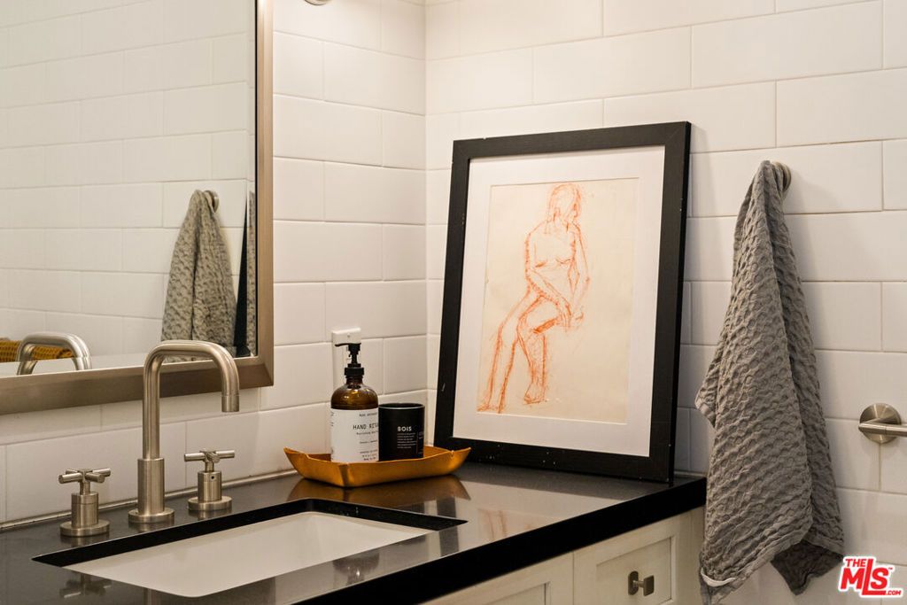 Image 22 of property listing at 1126 Grant Avenue, Venice, CA 90291