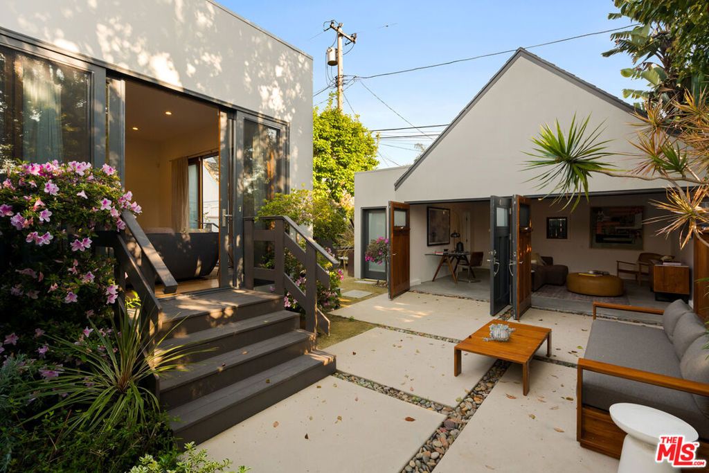Image 36 of property listing at 1126 Grant Avenue, Venice, CA 90291