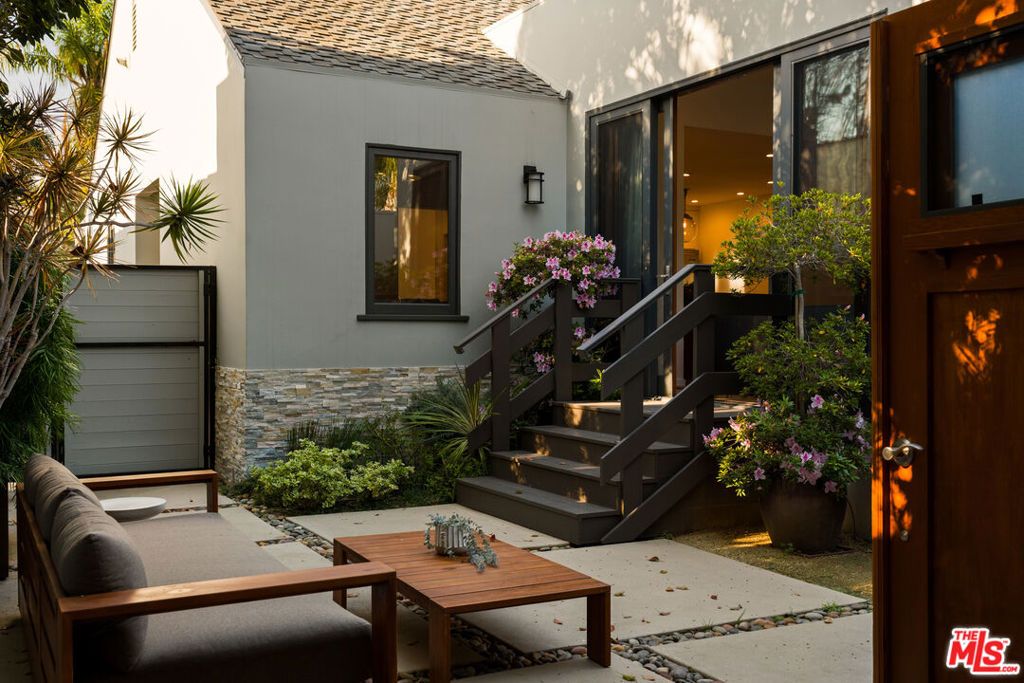 Image 38 of property listing at 1126 Grant Avenue, Venice, CA 90291