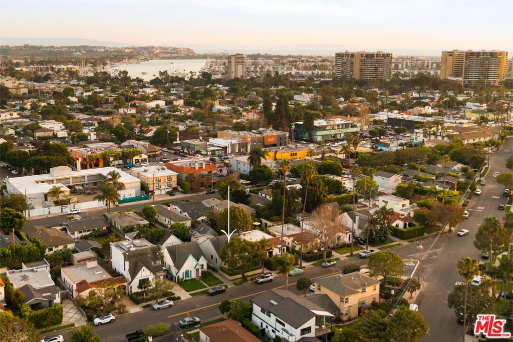 Image 43 of property listing at 1126 Grant Avenue, Venice, CA 90291