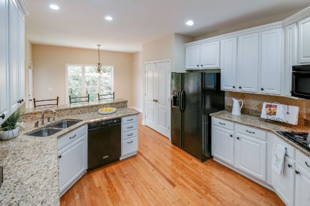 142 Ridgeview Trace, Hendersonville, TN 37075