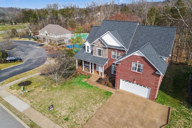 142 Ridgeview Trace, Hendersonville, TN 37075