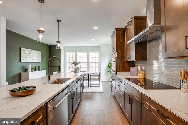 10800 WILLOW TER, Fairfax, VA 22030