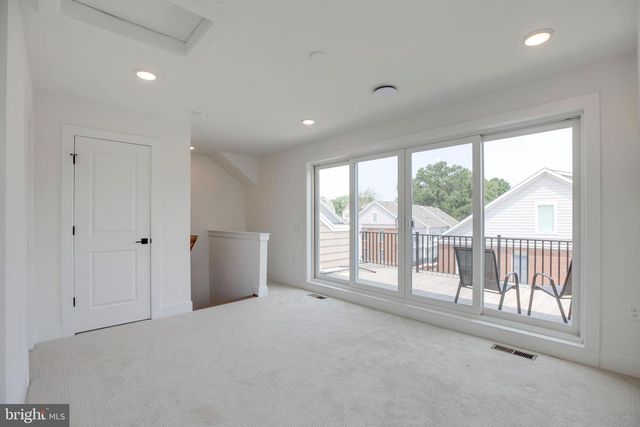 10800 WILLOW TER, Fairfax, VA 22030